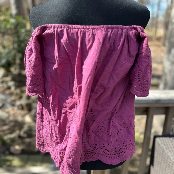 Women's Off-Shoulder Eyelet Top - Pink - Picture 4 of 7